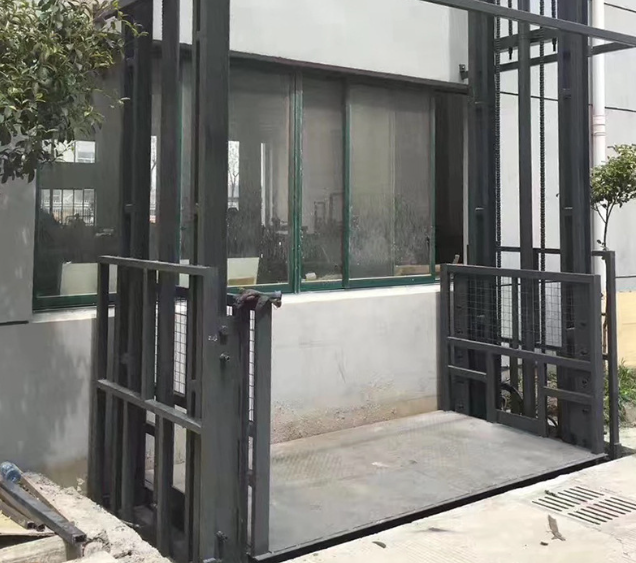 永修导轨式施工升降机助力民生工程提速增效